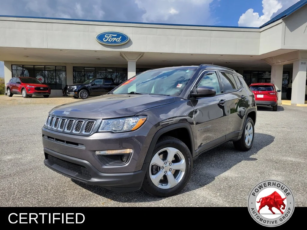 Used 2019 Gray Jeep Latitude image 1