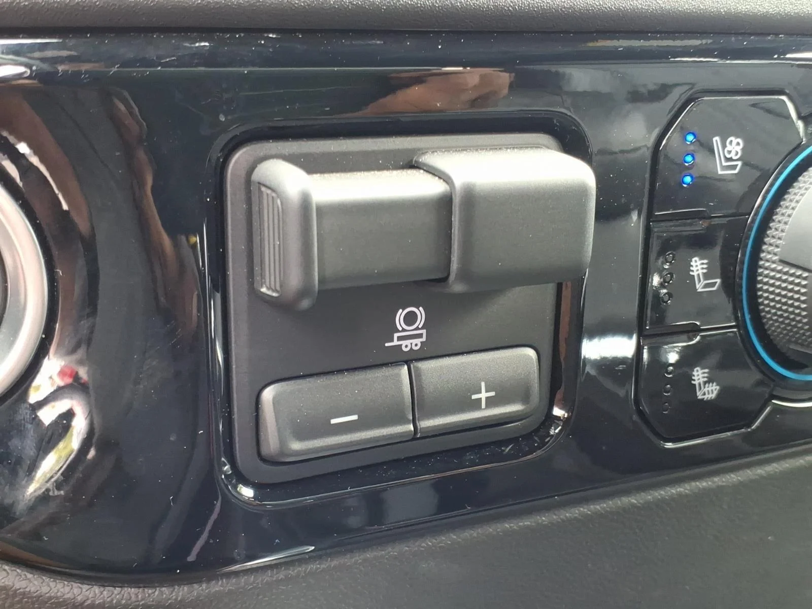 Used 2025 Black Chevrolet High Country image 8