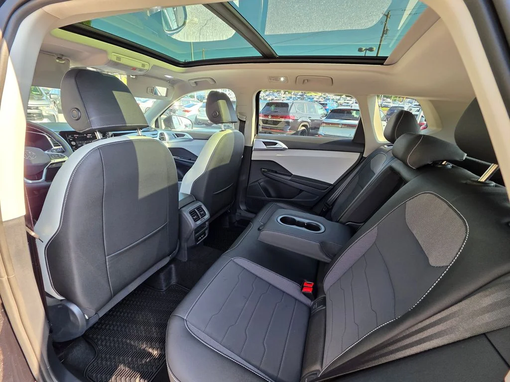 New 2026 Deep Black Pearl Volkswagen 1.5T SE image 28
