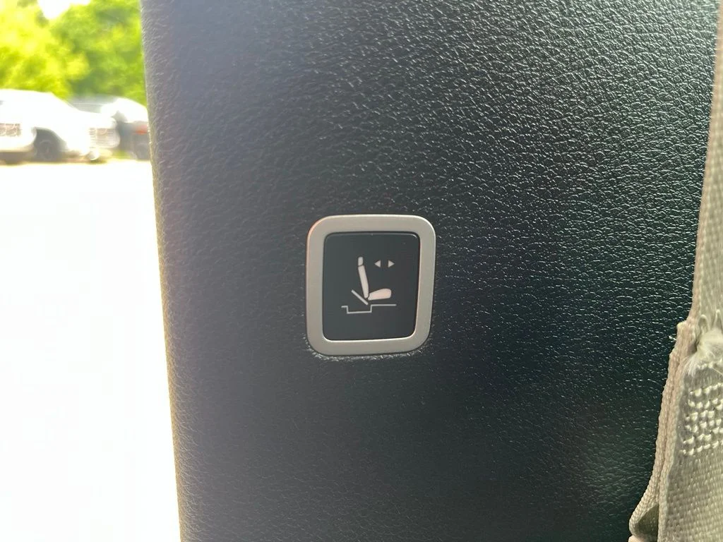 Used 2023 Crystal Metallic Chrysler Touring L image 38