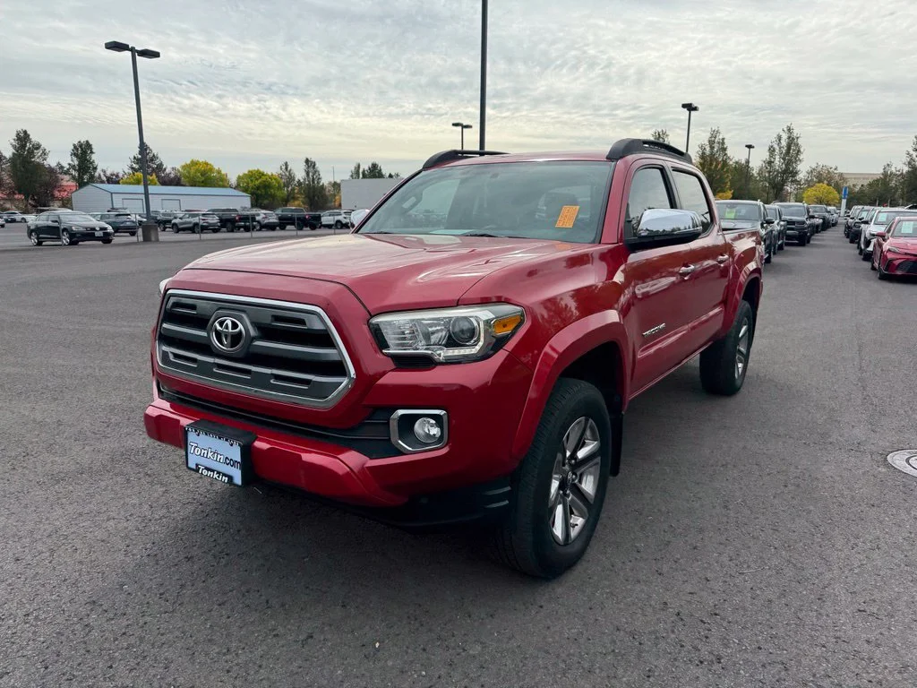 Used 2016 Barcelona Red Metallic Toyota Limited image 3