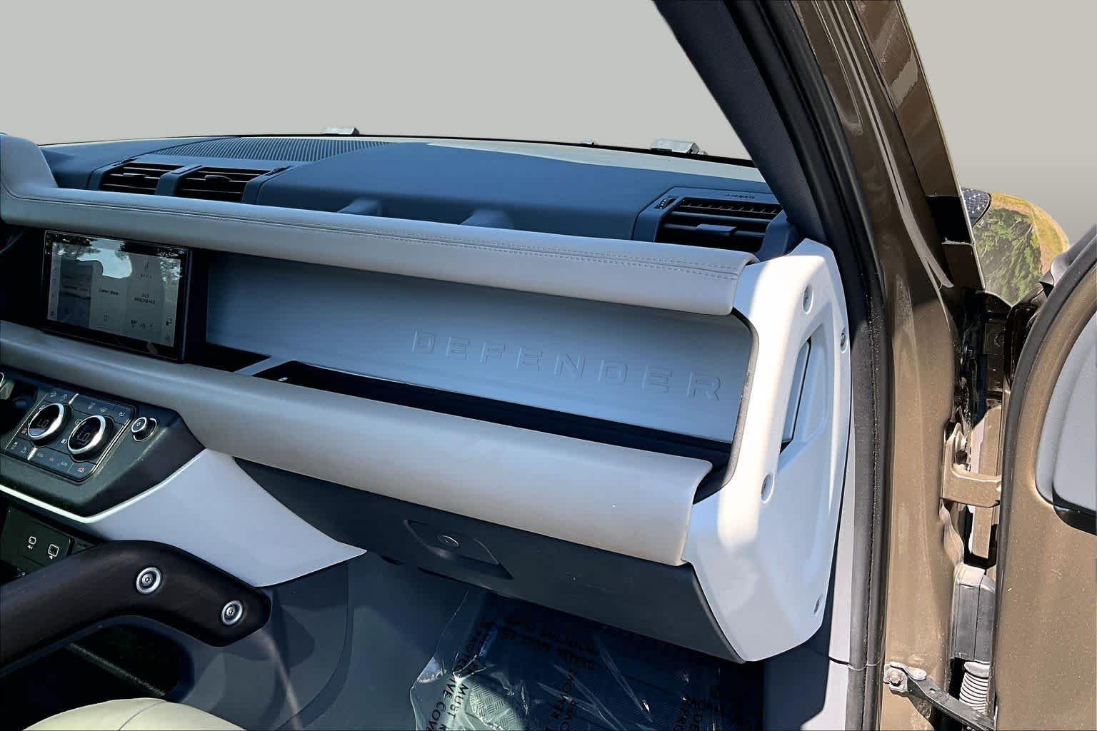 Used 2020 Gondwana Stone Metallic Land Rover HSE image 19