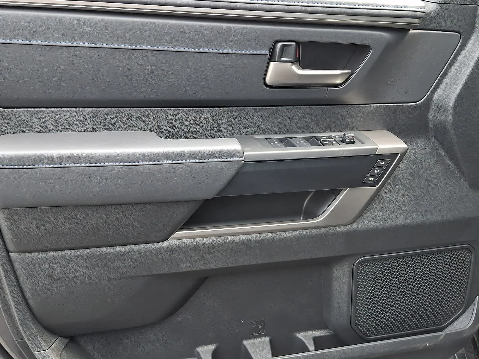 New 2026 Magnetic Gray Metallic Toyota  Platinum image 9