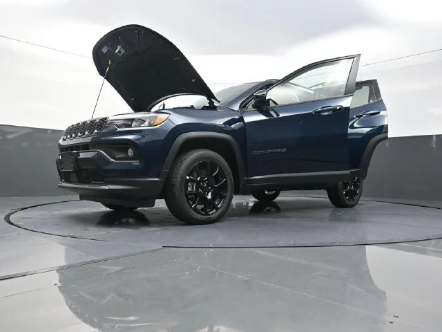 New 2026 Fathom Blue Pearl-Coat Exterior Paint Jeep Latitude image 30