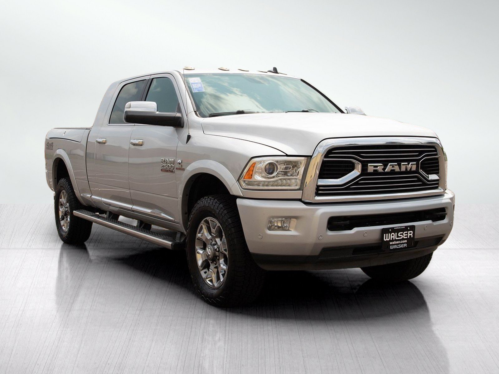 Used 2017 Bright Silver Clearcoat Metallic Ram Laramie Longhorn image 7