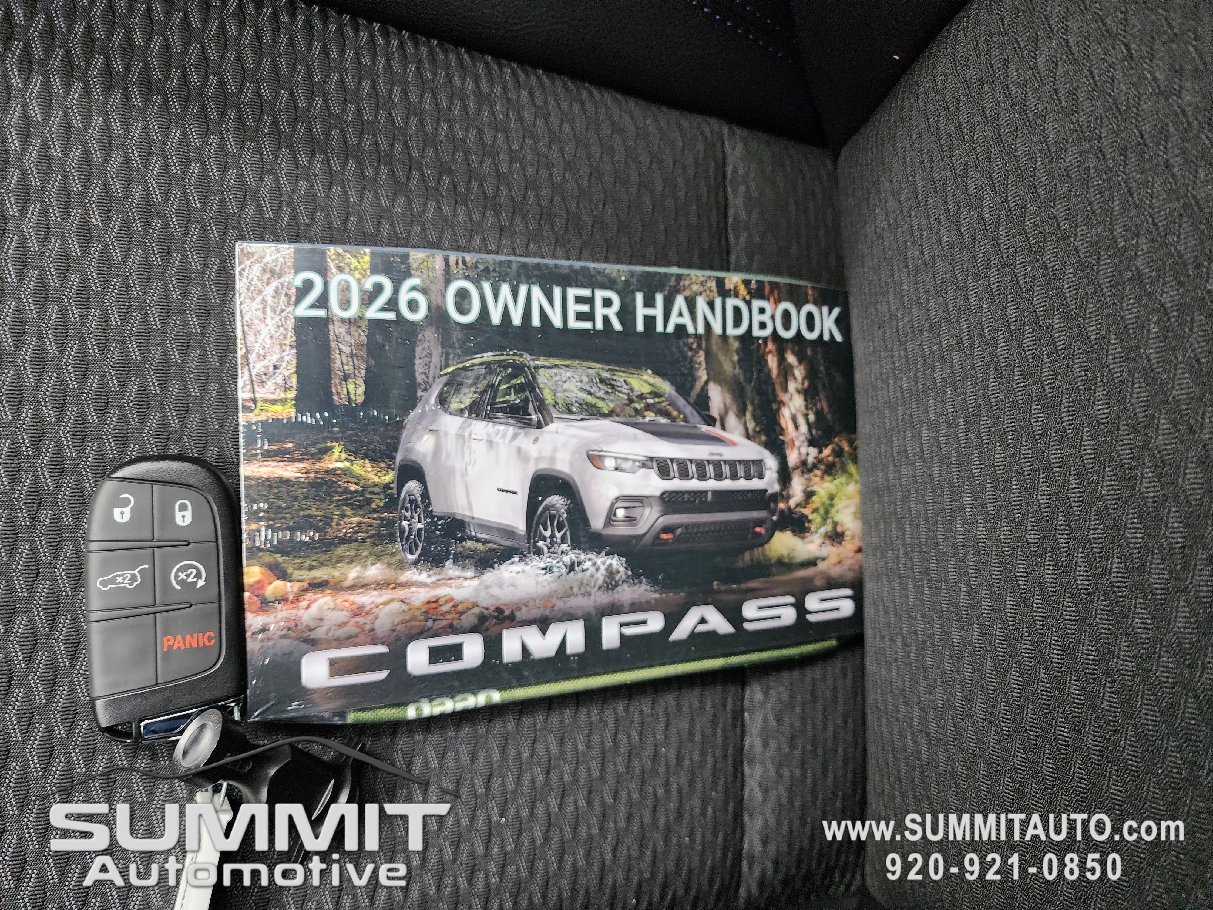 New 2026 Bright White Clear-Coat Exterior Paint Jeep Latitude image 61