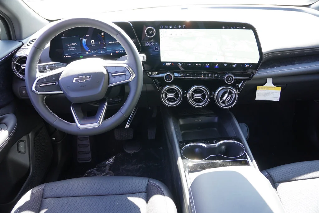 New 2027 Summit White Chevrolet LT image 12