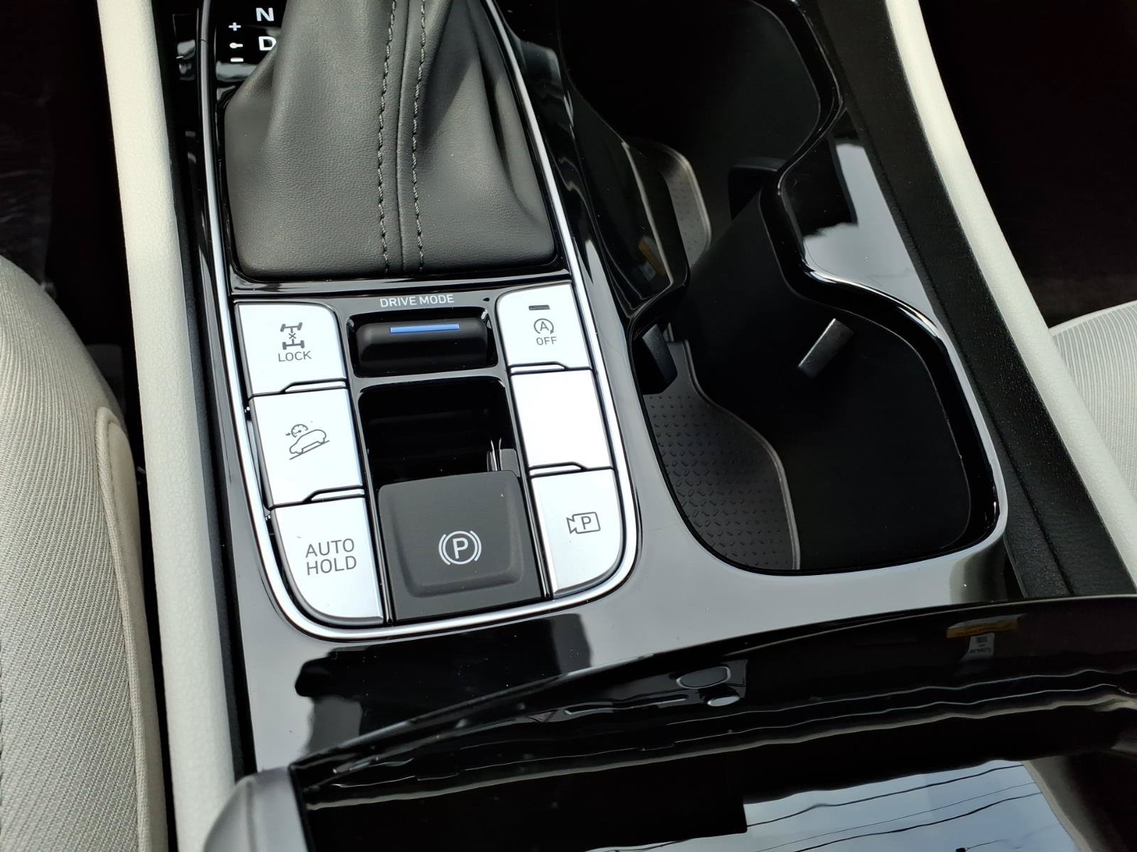 New 2026 Shimmering Silver Hyundai SEL image 11