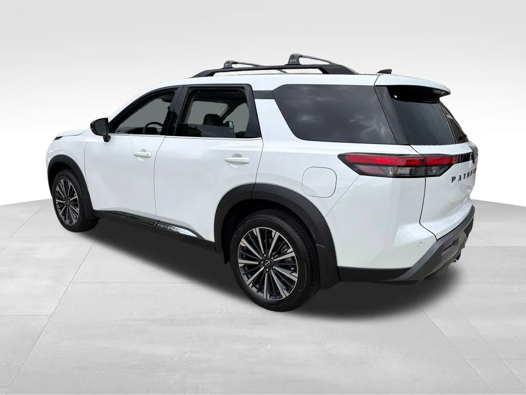 New 2026 Everest White Pearl TriCoat Nissan Platinum image 5