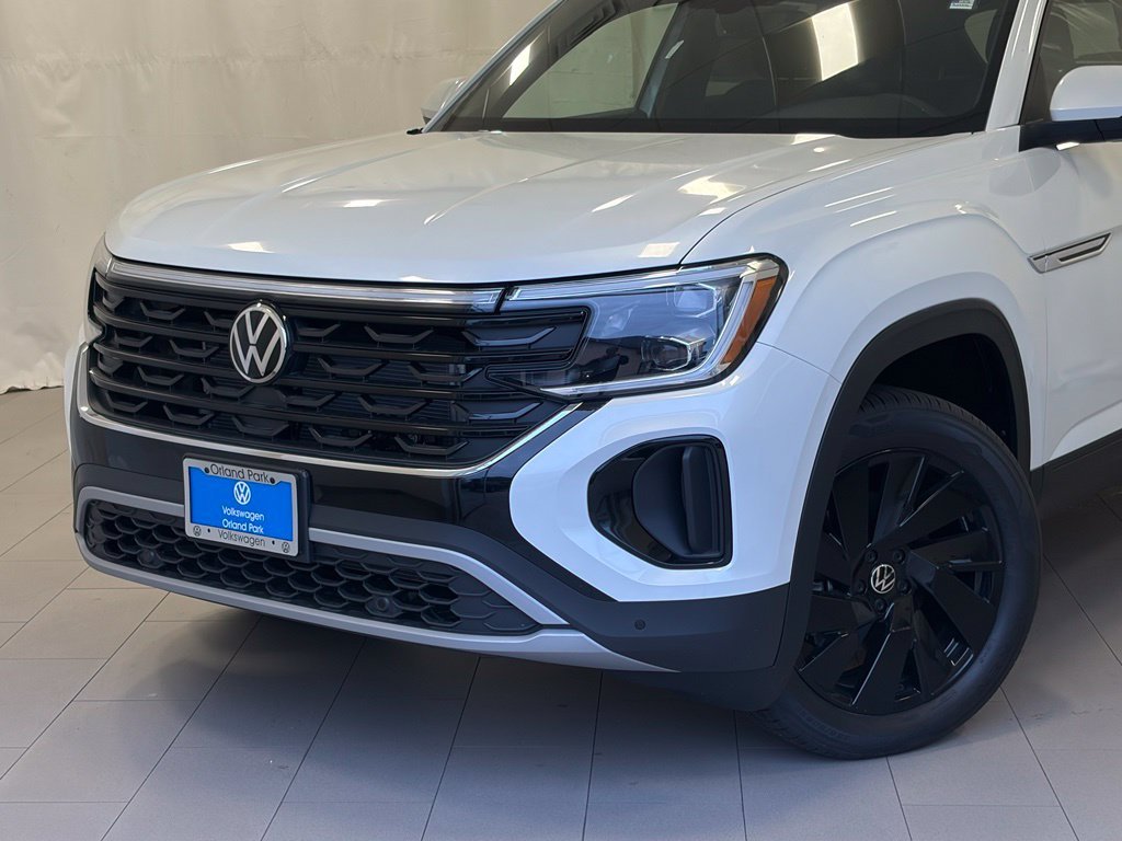New 2026 Opal White Pearl Volkswagen 2.0T SE image 2