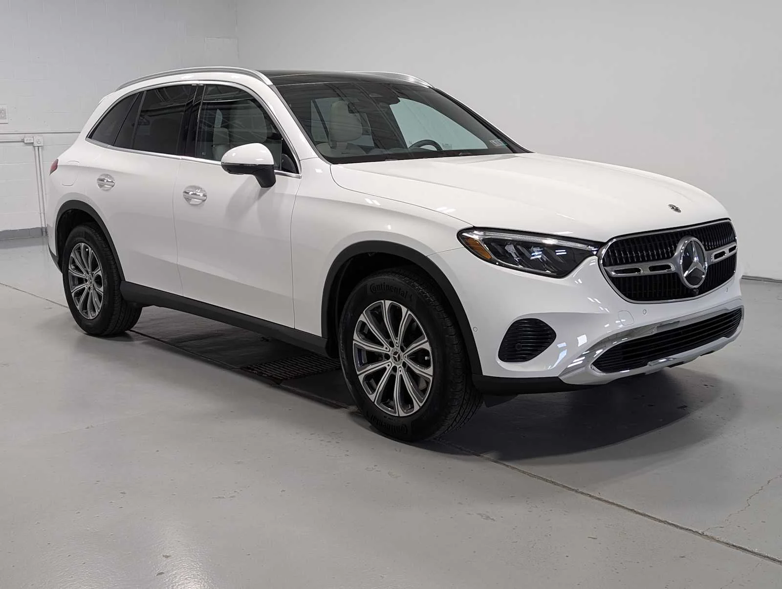 Certified Used 2026 Polar White Mercedes-Benz GLC 300 image 6