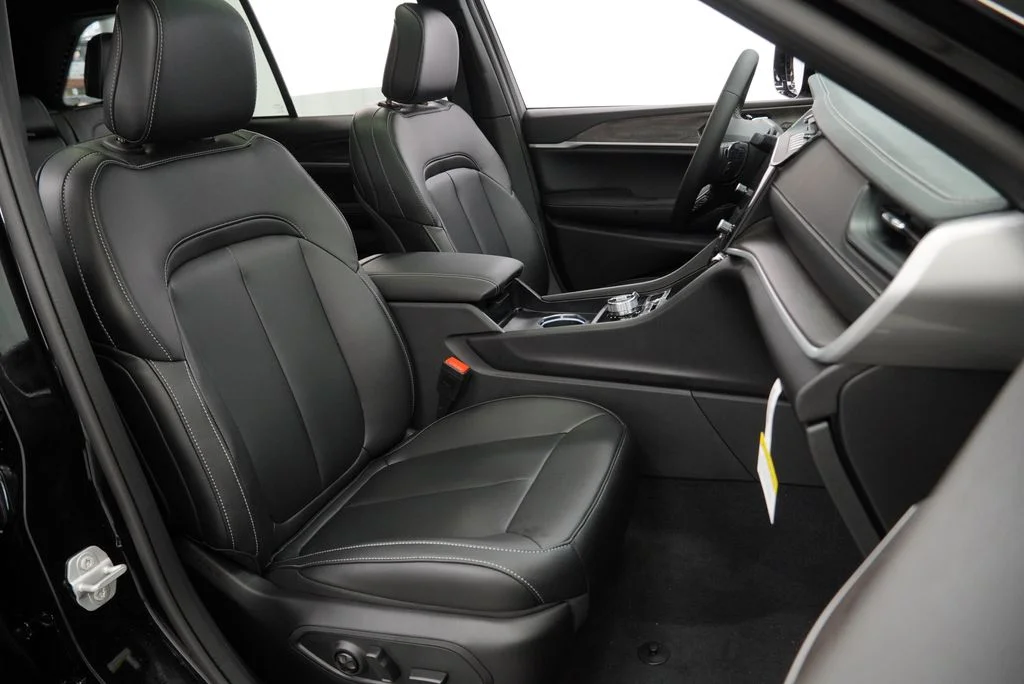 New 2027 High Gloss Black Jeep Limited image 34