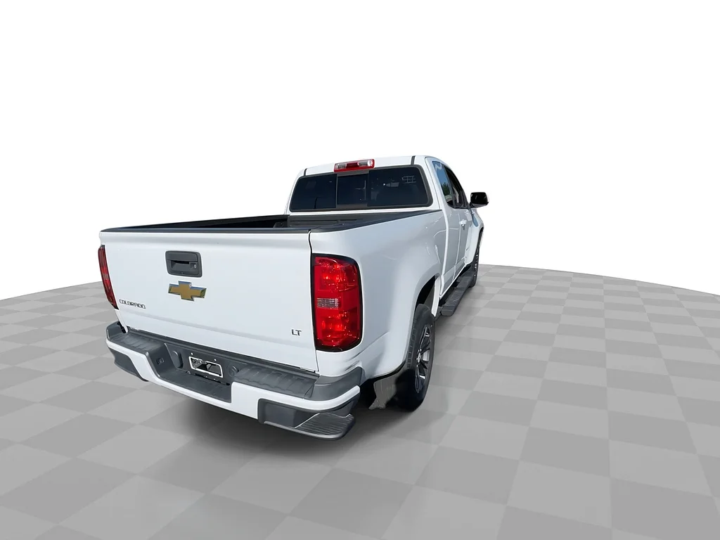 Used 2018 Summit White Chevrolet LT image 9