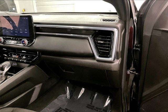 Used 2024 Onyx Black GMC Elevation image 18