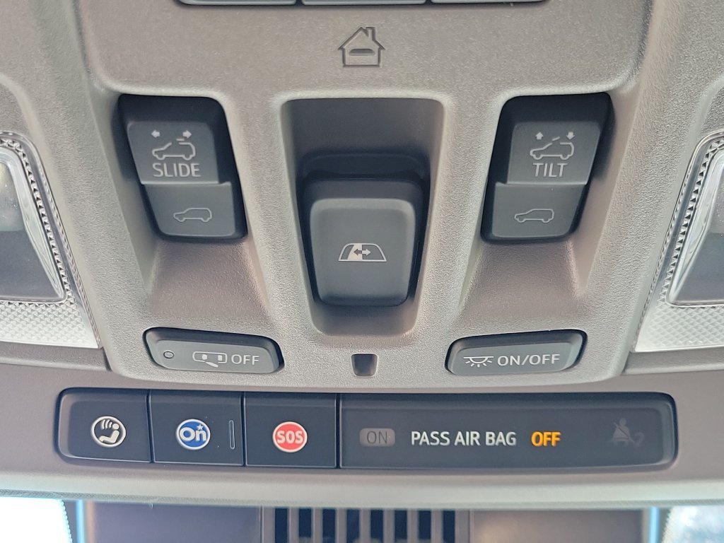 Used 2025 Onyx Black GMC Denali image 32