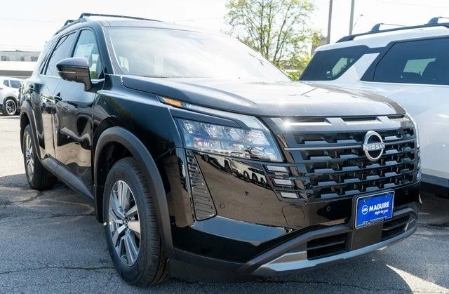 New 2026 Super Black Nissan SL image 3