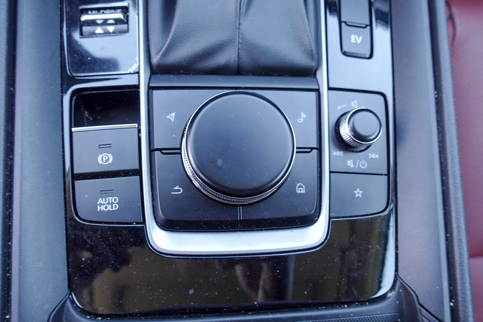 Certified Used 2026 Wind Chill Pearl Mazda Premium image 24