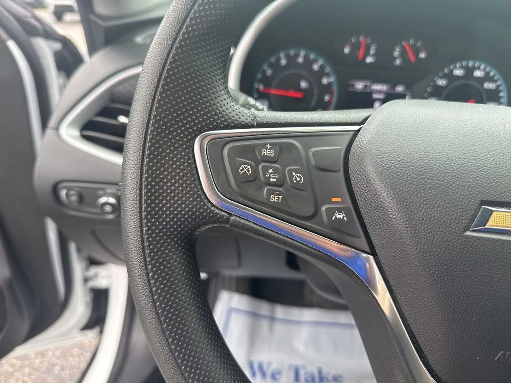 Used 2025 White Chevrolet LT image 30