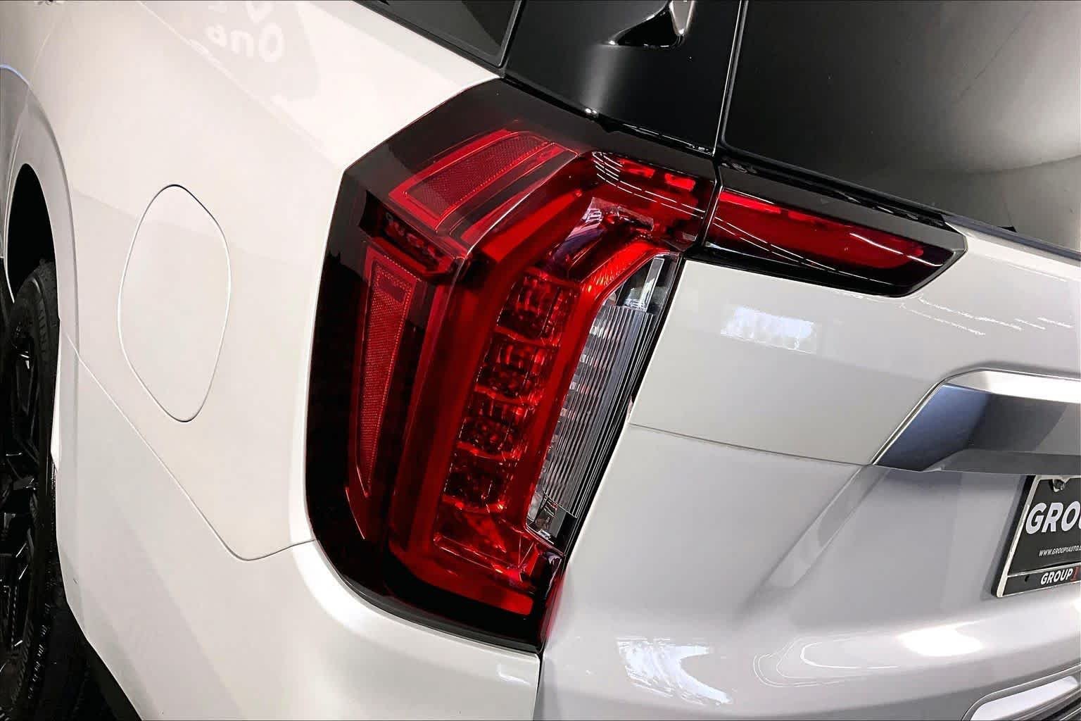 Used 2023 White Frost Tricoat GMC Denali image 27