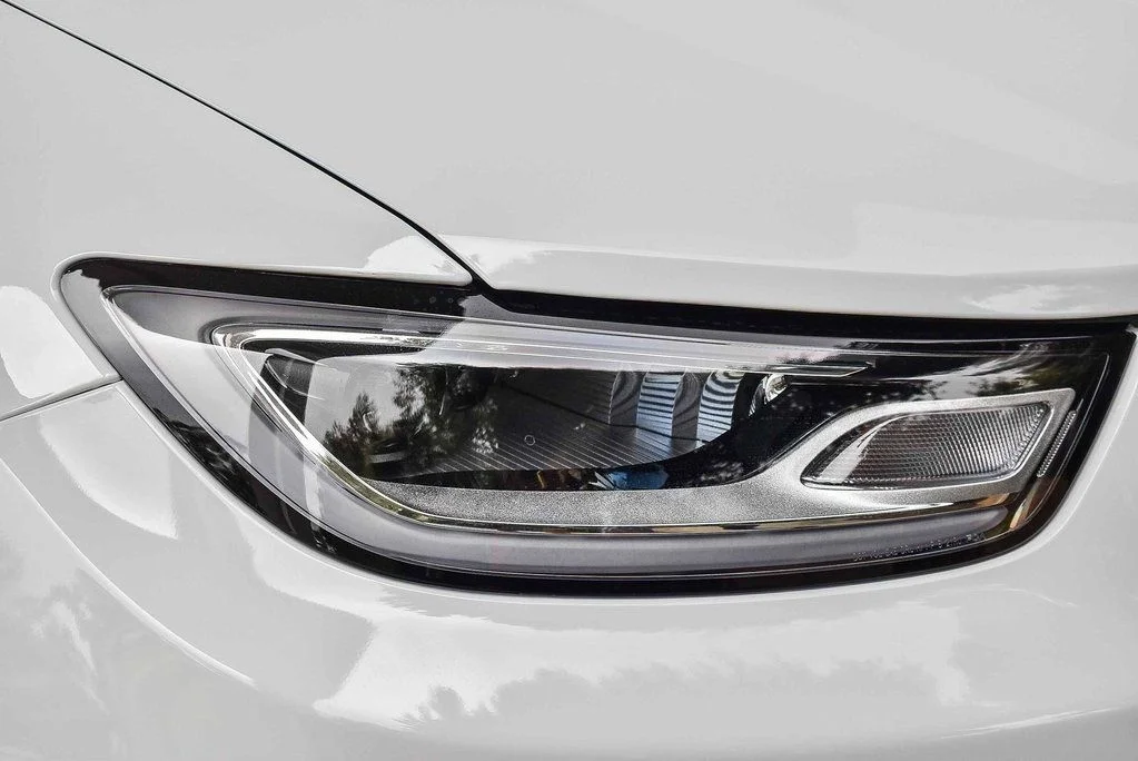 New 2026 Bright White Clear-Coat Exterior Paint Chrysler Pinnacle image 8