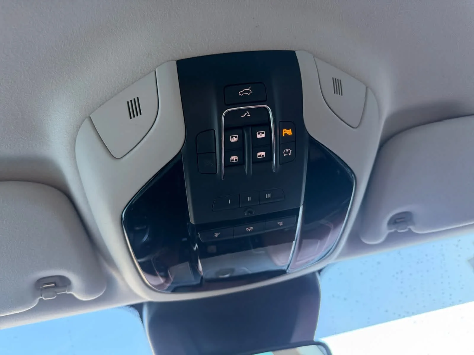 Used 2017 Grigio Metallic Maserati  image 33