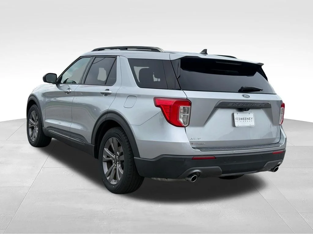 Used 2021 Silver Ford XLT image 3