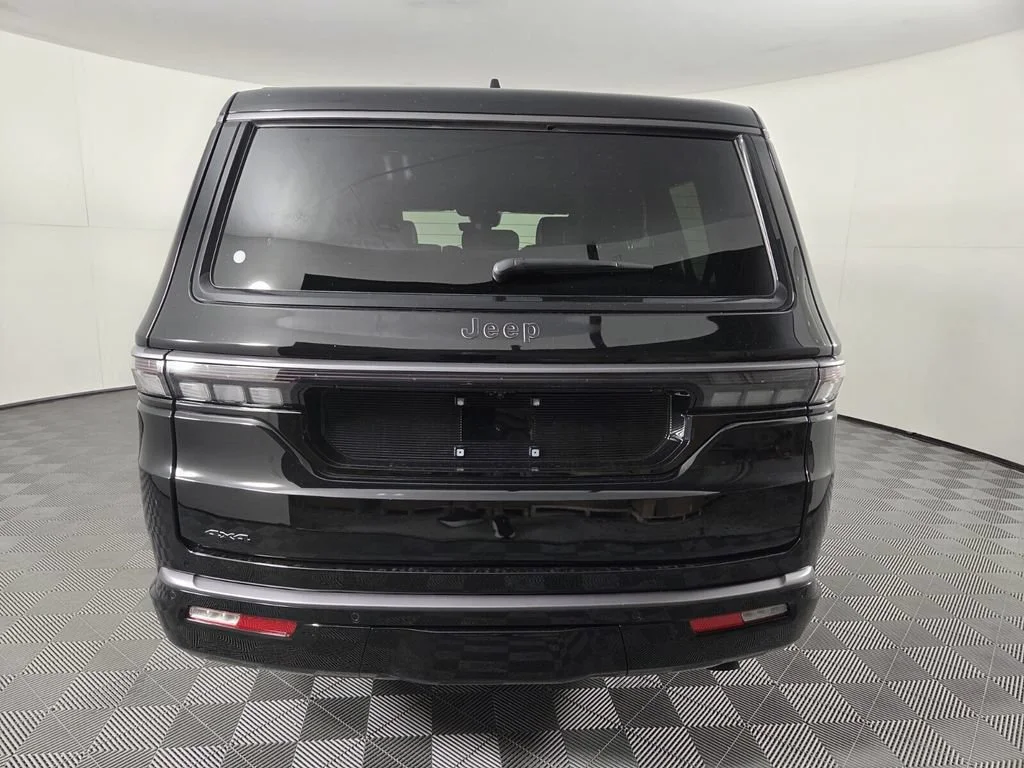 New 2026 High Gloss Black Exterior Paint Jeep Limited Altitude image 6