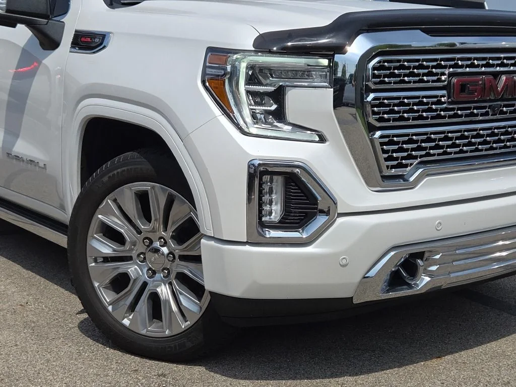Used 2022 White GMC Denali image 4