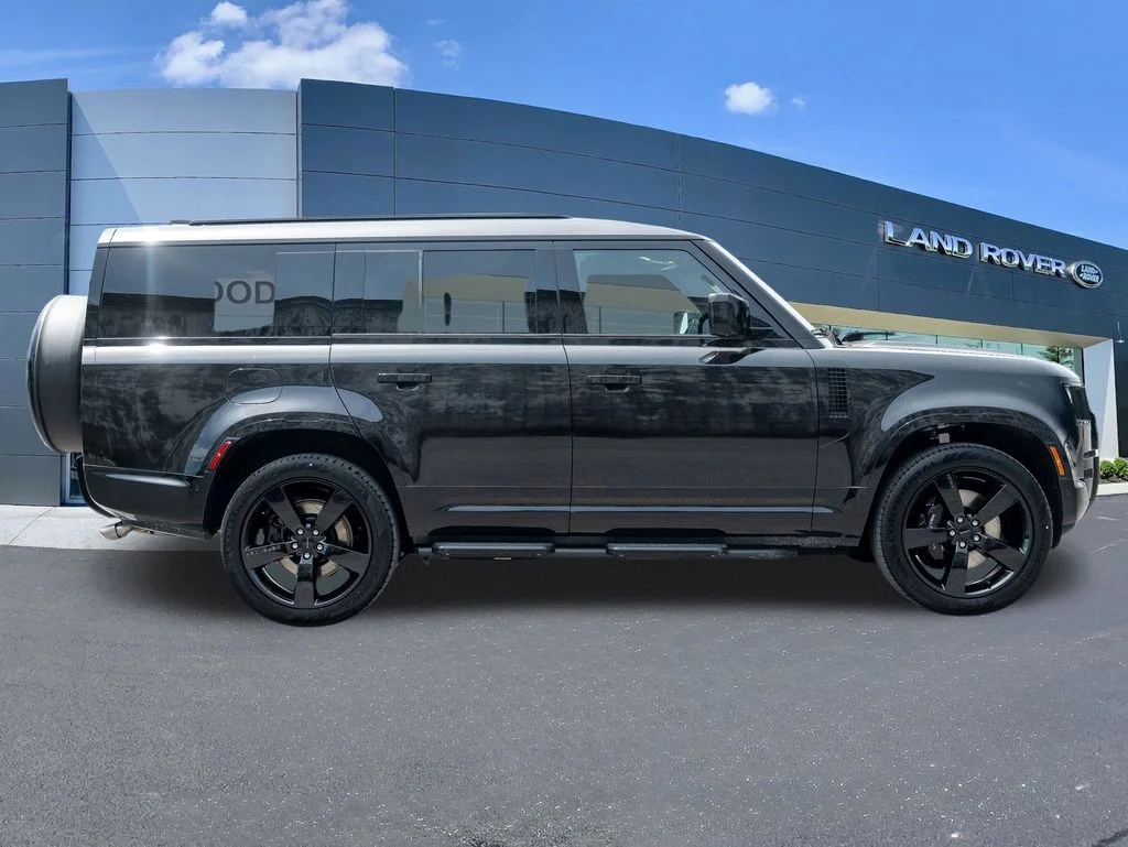 New 2026 Santorini Black Land Rover V8 image 8