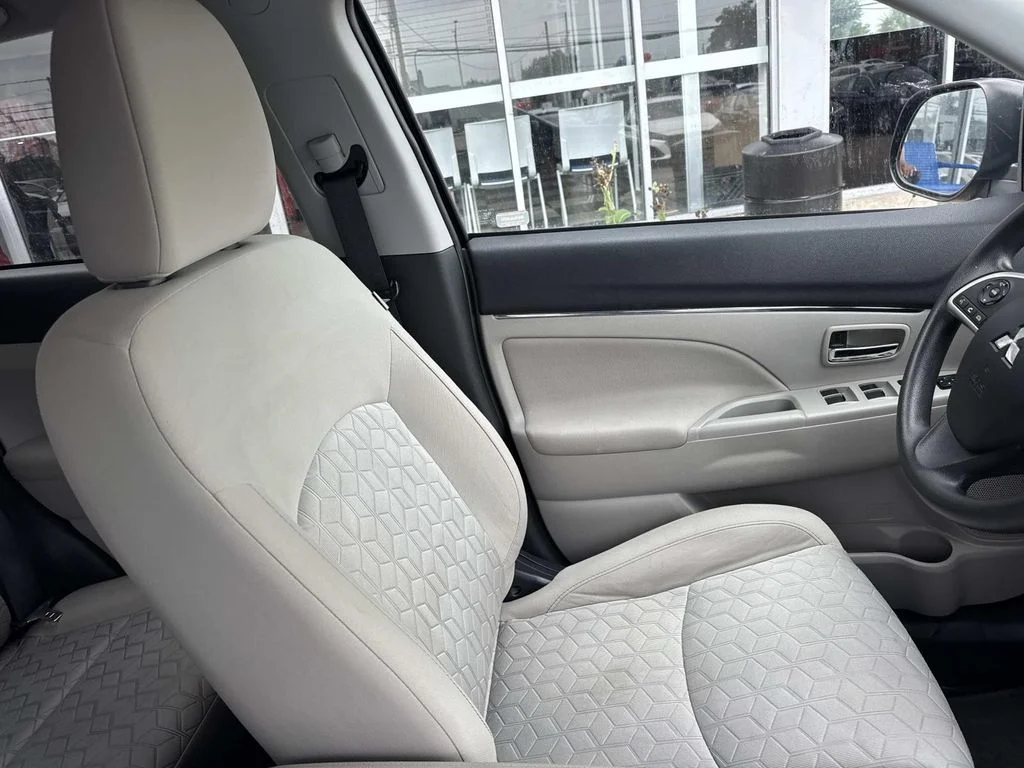 Certified Used 2020 Black Mitsubishi 2.0 SE image 11
