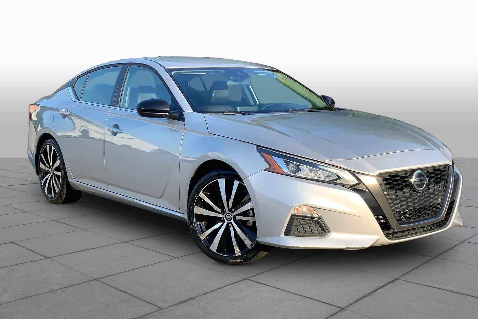 Used 2022 Brilliant Silver Metallic Nissan 2.5 SR image 3