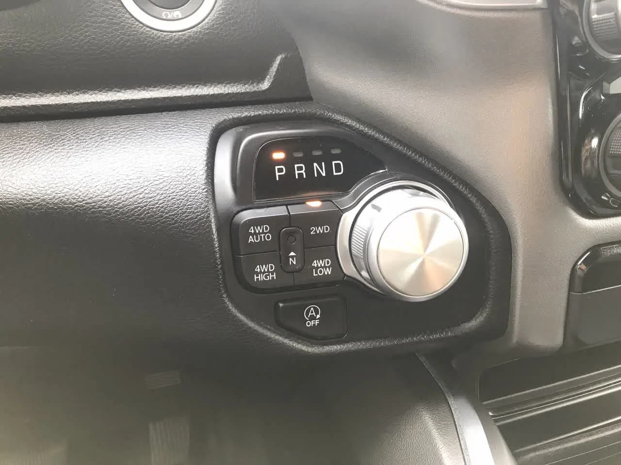 Used 2020 Diamond Black Crystal Pearlcoat Ram Laramie image 19
