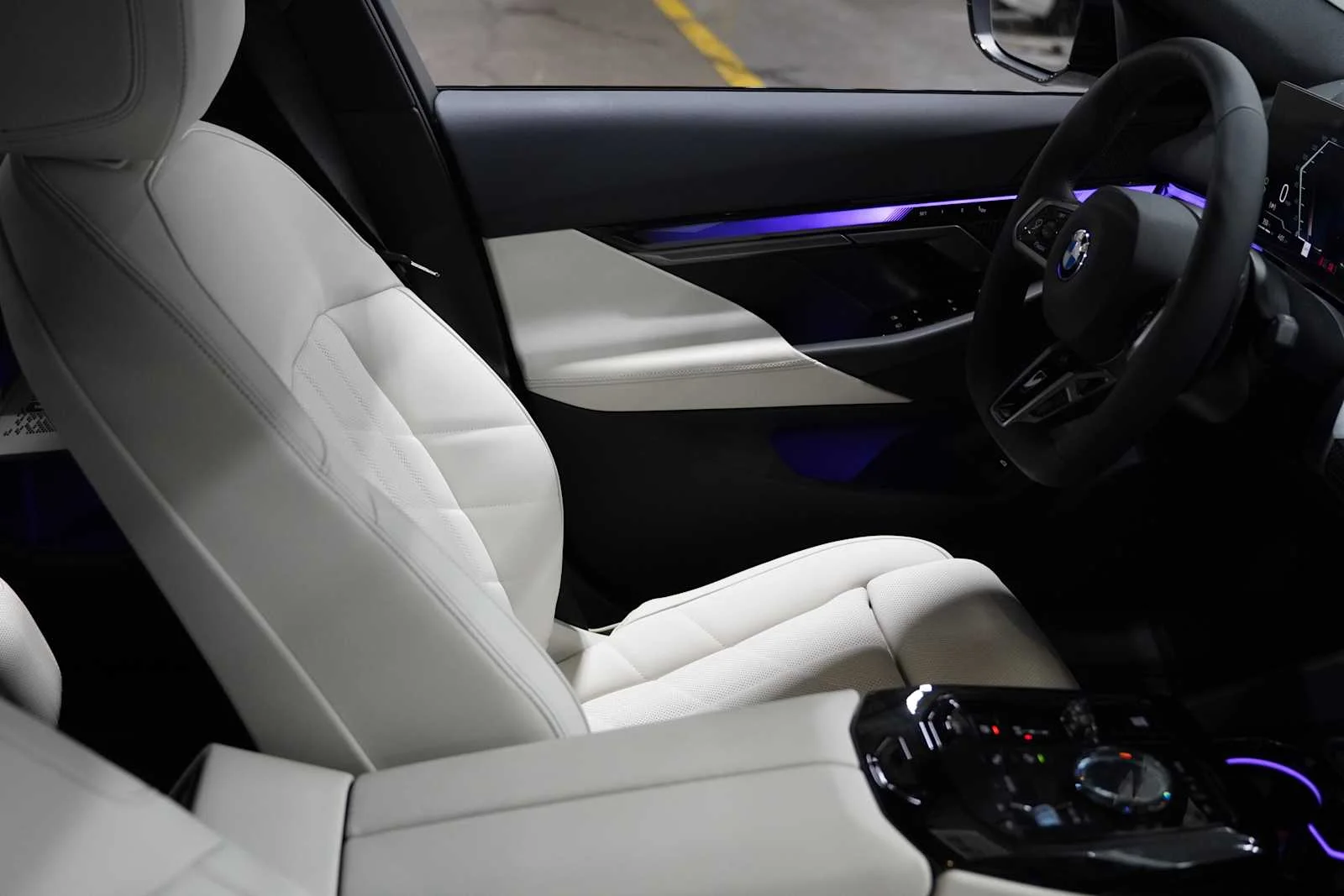 New 2027 Carbon Black Metallic BMW 530i xDrive image 11