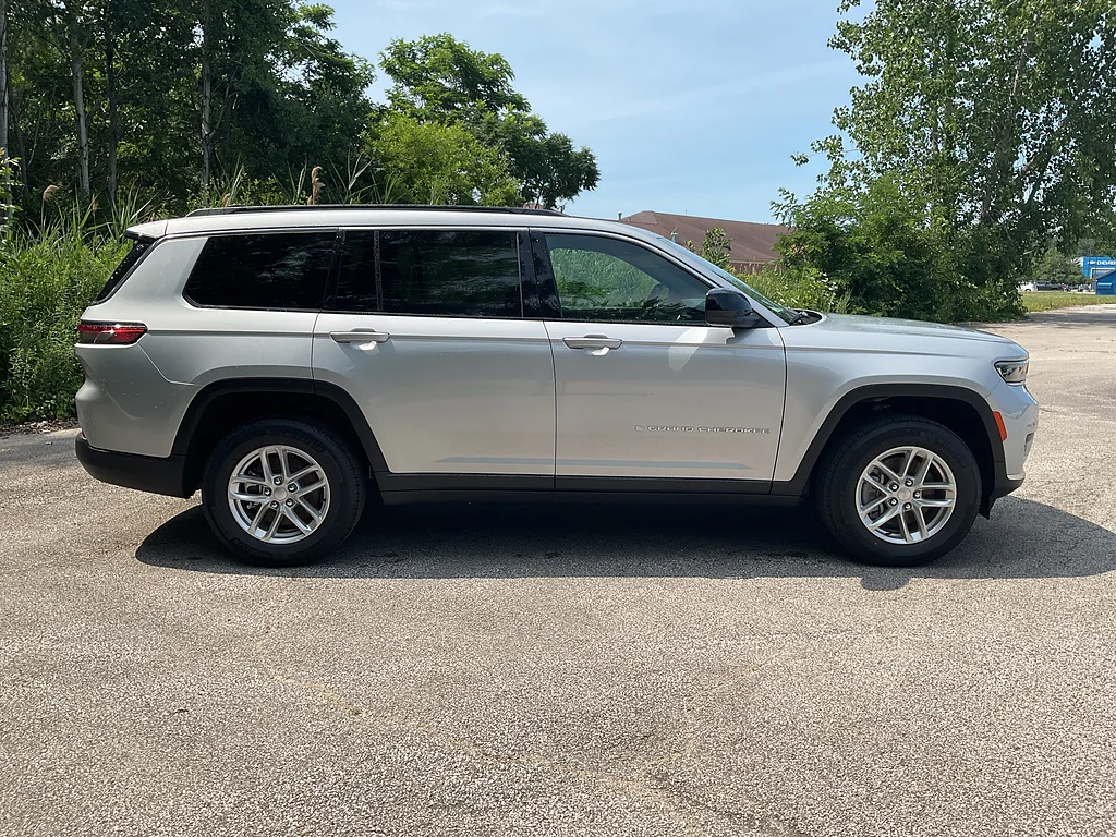 New 2026 Silver Zynith Jeep Altitude 4x4 image 4