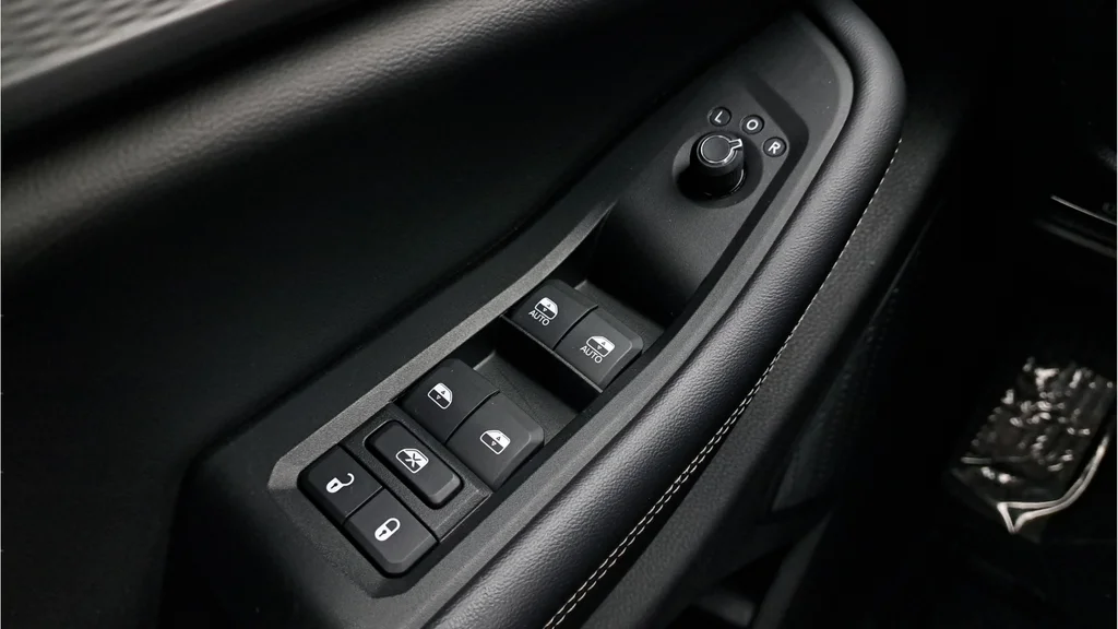 Used 2023 White Jeep Laredo image 24