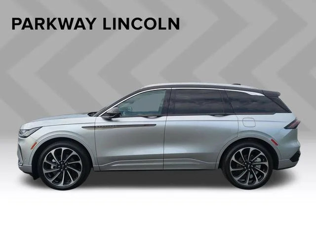 Used 2024 Silver Lincoln Black Label image 2