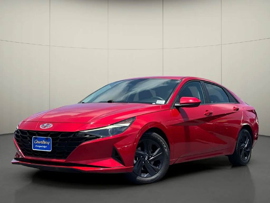 Used 2023 Red Hyundai SEL image 3