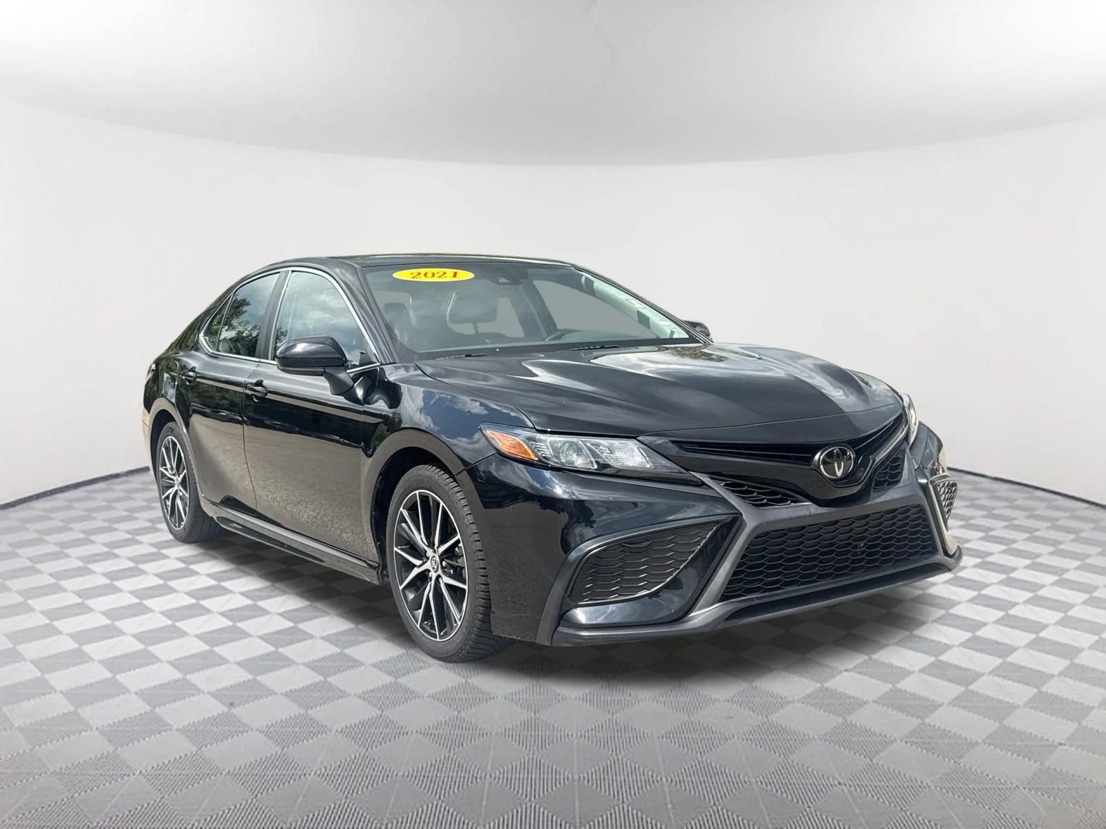 Used 2021 Midnight Black Metallic Toyota SE image 3