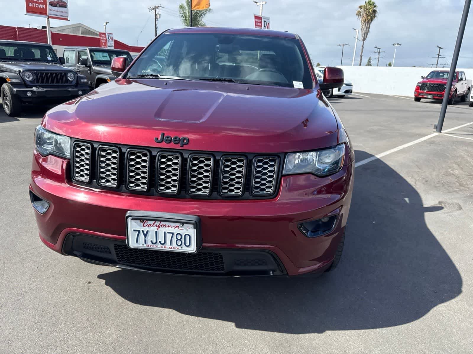 Used 2017 Velvet Red Pearlcoat Jeep Altitude image 3