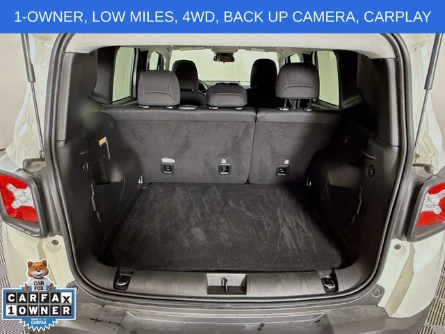 Used 2023 White Jeep Latitude image 24