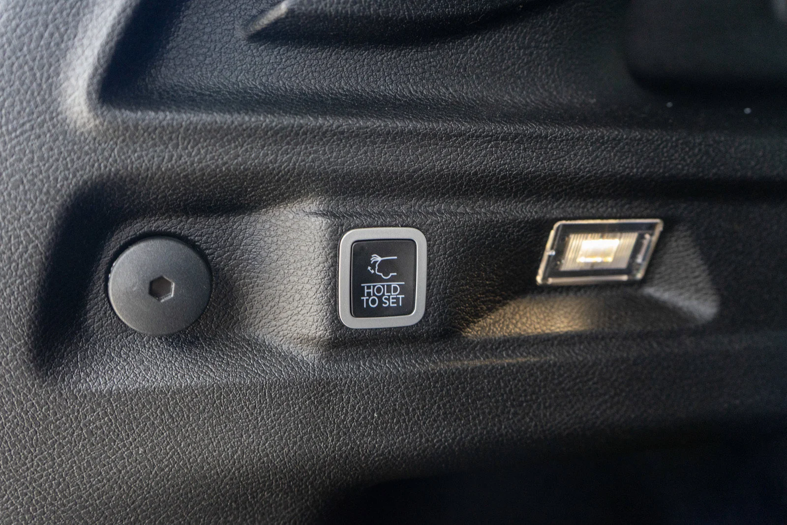 Used 2023 Diamond Black Crystal Pearlcoat Jeep Limited image 10