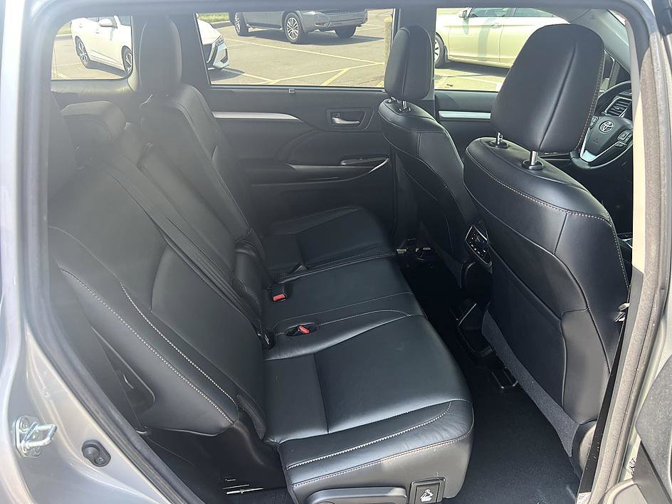 Used 2018 Celestial Silver Metallic Toyota XLE image 16