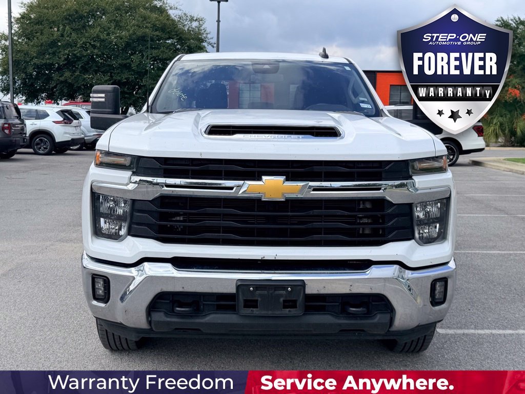 Used 2025 White Chevrolet LT image 9