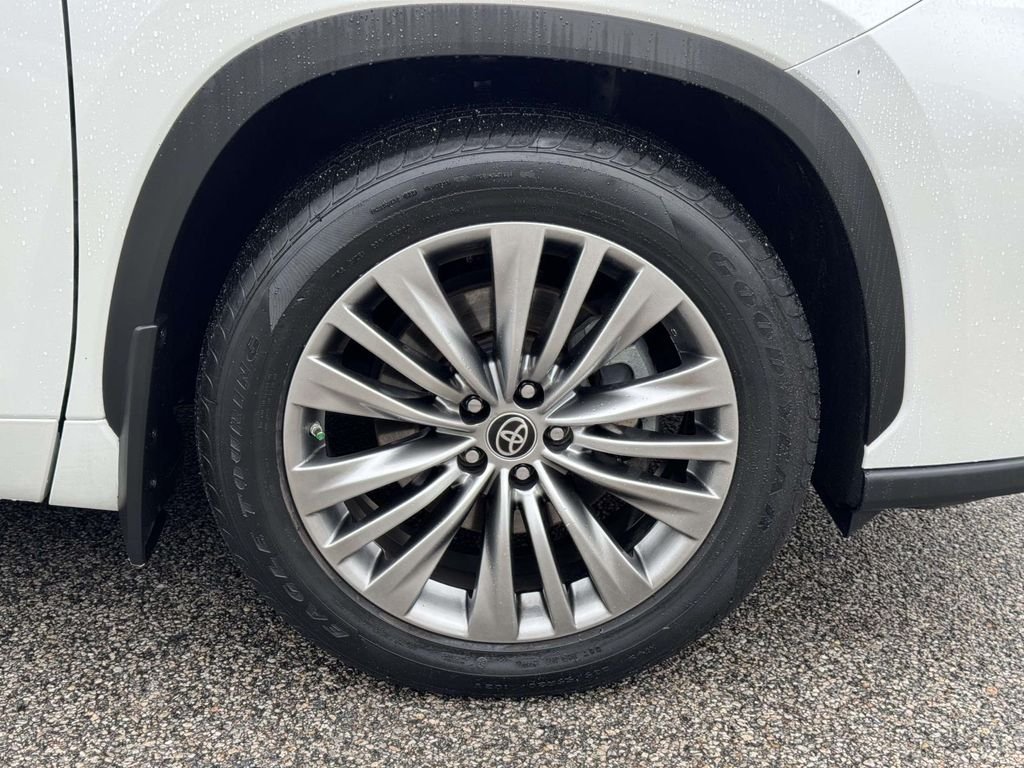 Used 2023 Beige Toyota Platinum image 28