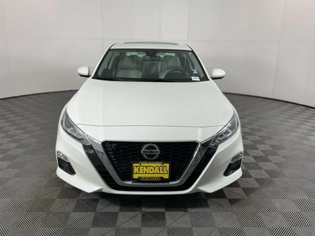 Used 2021  Nissan 2.5 Platinum image 2