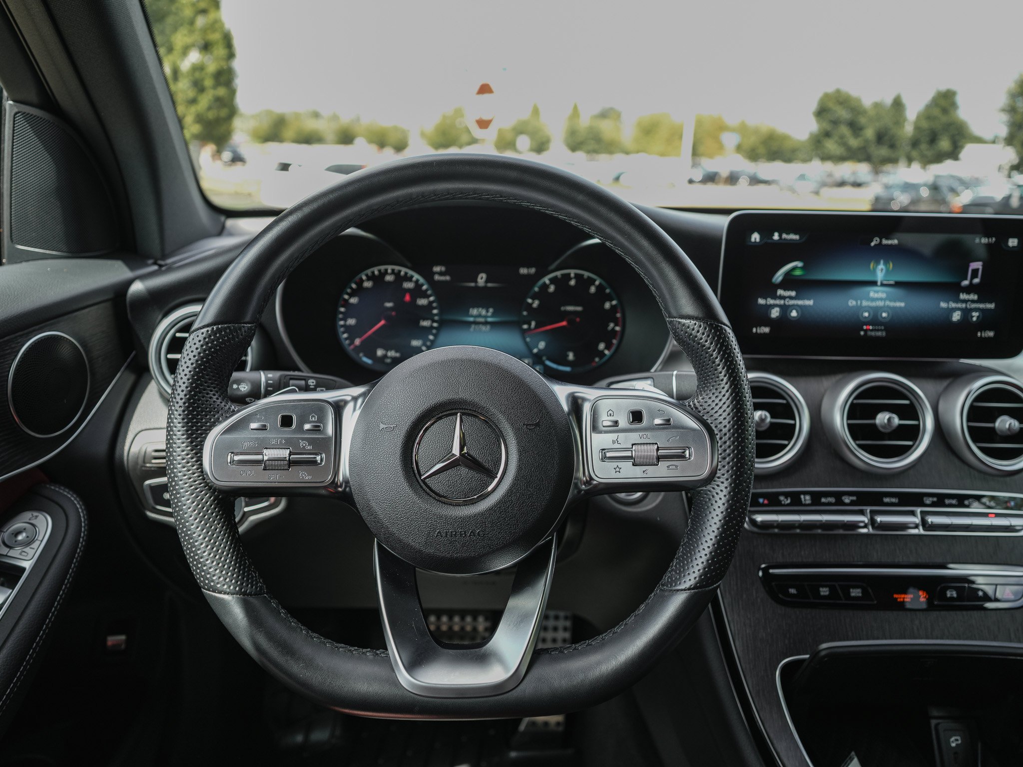 Used 2022 Graphite Gray Metallic Mercedes-Benz GLC 300 image 17