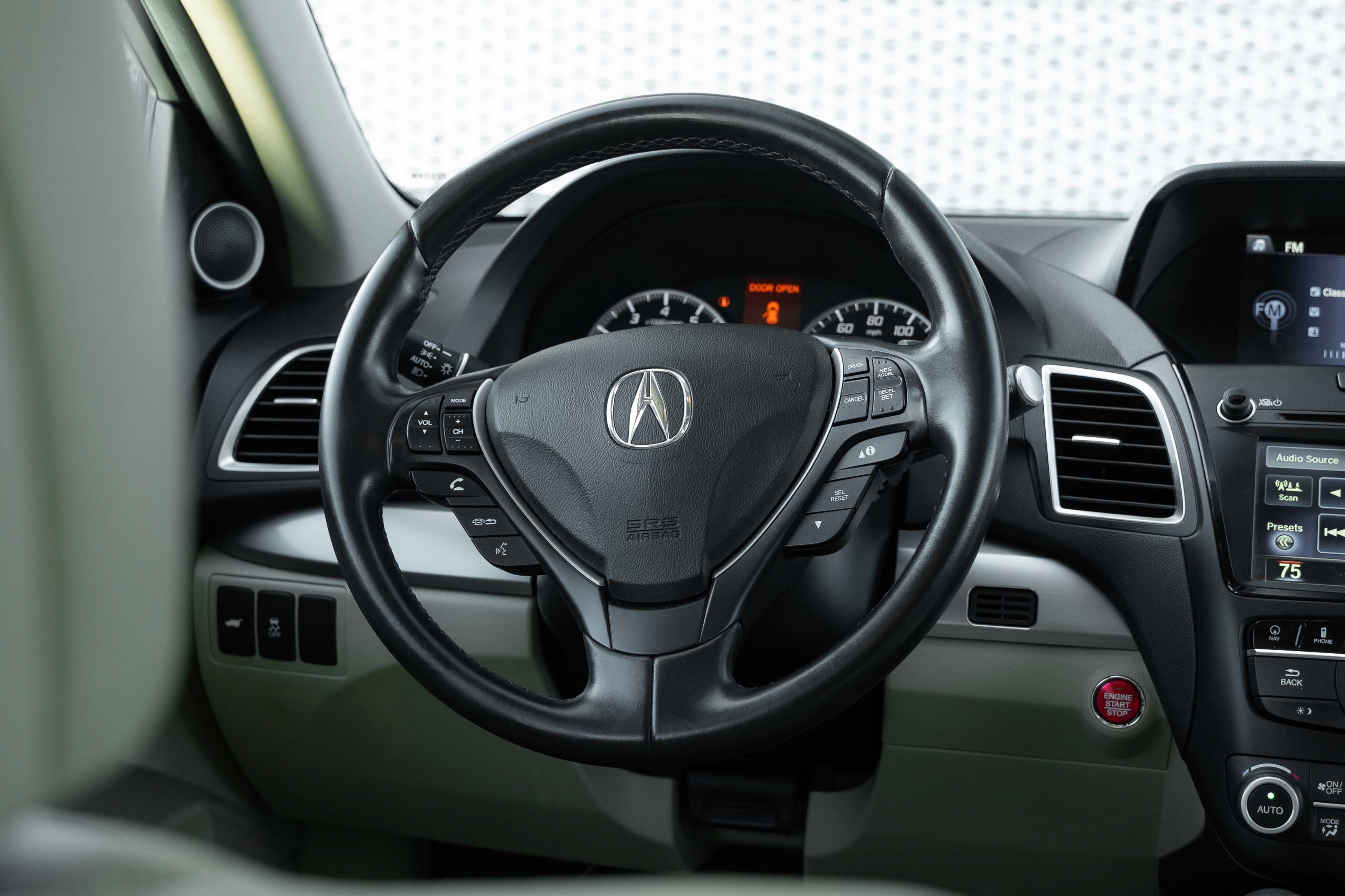 Used 2018 White Diamond Pearl Acura w/Technology Pkg image 9