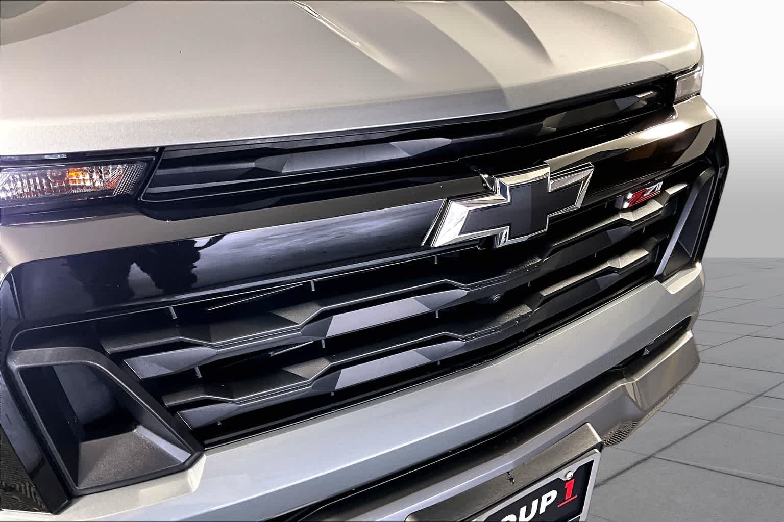 Used 2024 Sterling Gray Metallic Chevrolet 4WD Z71 image 29
