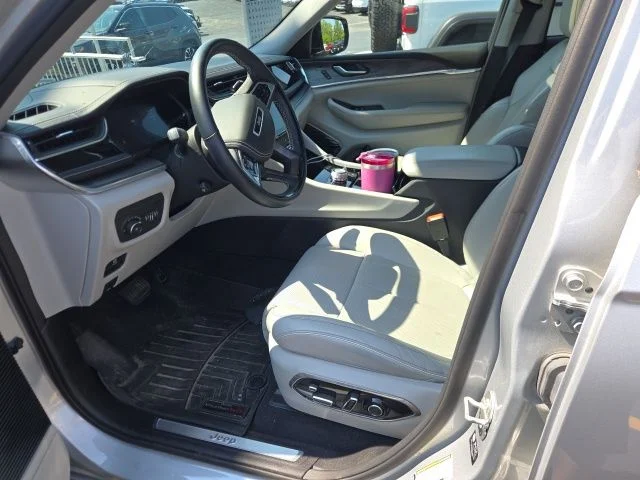 Used 2022 Silver Jeep Overland image 14