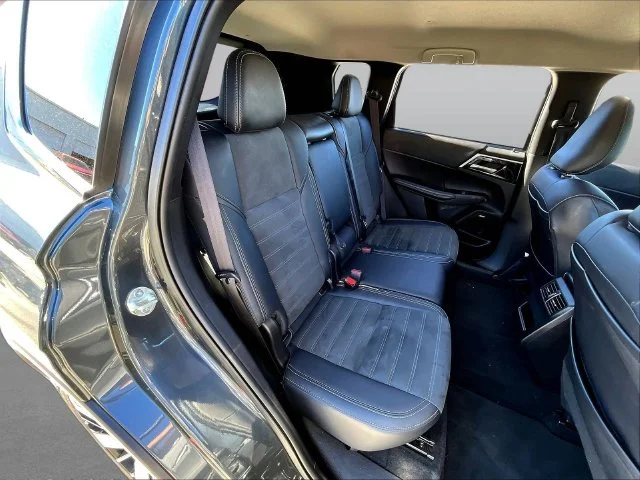 Used 2025 Black Mitsubishi SE image 28